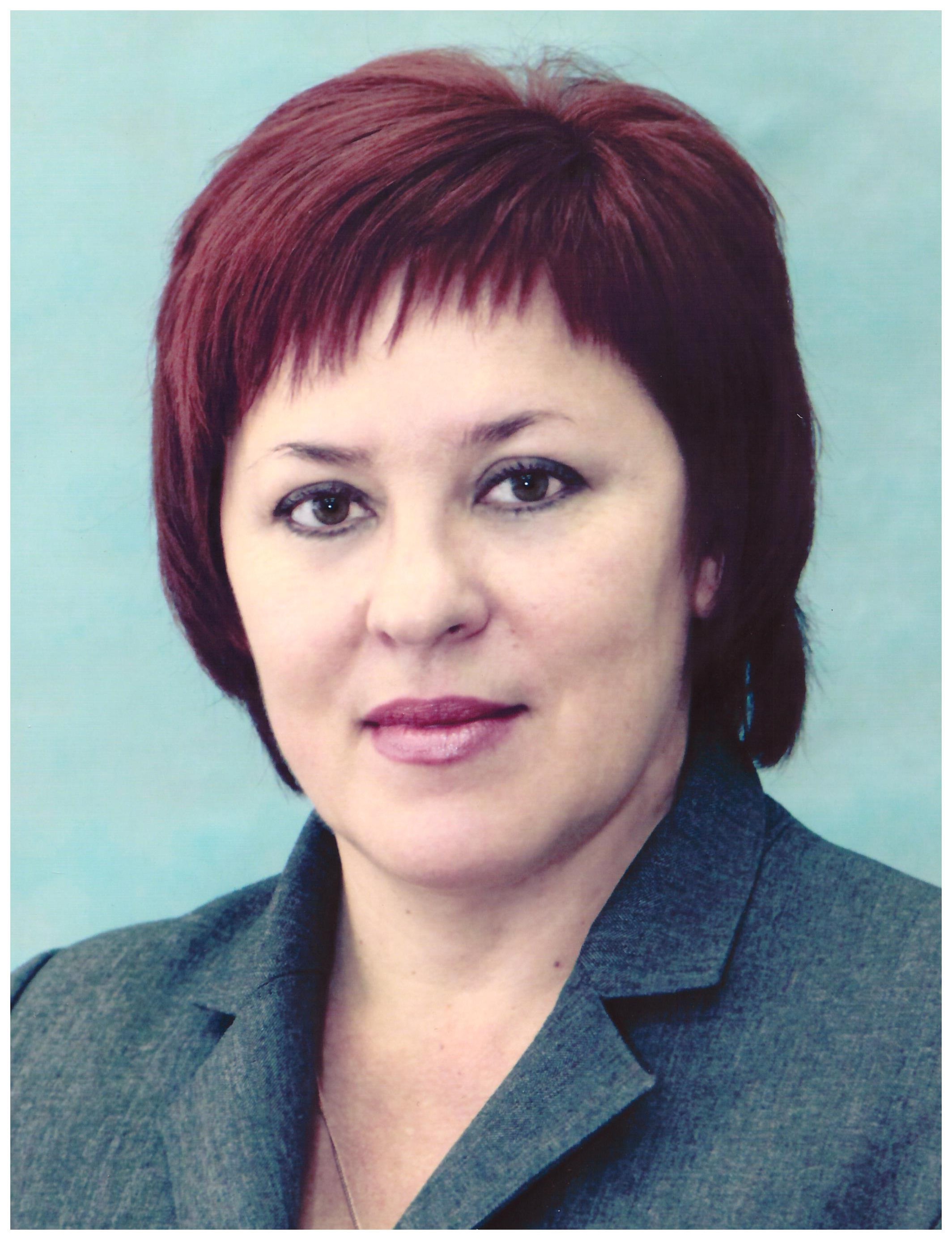 Бибикова Галина Петровна, директор школы, высшая квалификационная категория. Стаж работы по специальности – 31год.